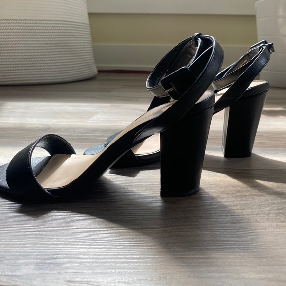 Le Chateau Strappy Heels Black 7.5 - Picture 4 of 9